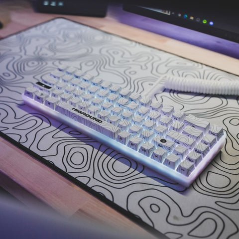 Higround SNOWSTONE Basecamp 65+ and Mousepad